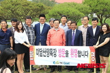 이동필 장관 산지생태축산 농장 방문