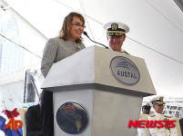 美해군, 총상입은 의원의 이름 따서 새 군함을 