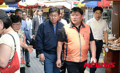 인헌시장 방문한 윤상직 산업통상자원부 장관