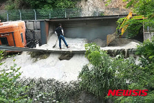 청주시 미원면 화물차 전도