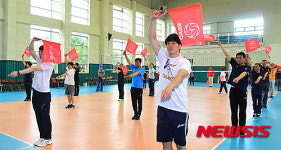 배구 심판들, 정확하고 절도있게