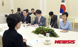 박 대통령, 마가렛 찬 WHO 사무총장 접견