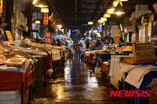 더위에 메르스에... 한산한 수산시장