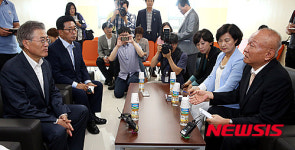 평택성모병원 상황 듣는 문재인 대표