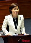 답변하는 김희정 장관