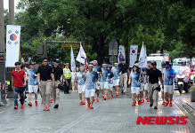 광주U대회 성화 전주한옥마을 도착