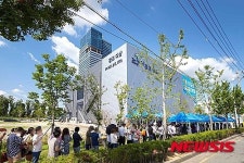 포스코건설 광교 더샵, 줄지어 선 방문객들