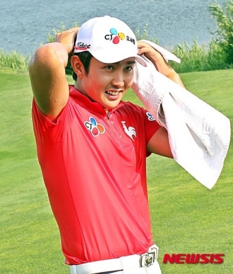 우승 축하 물세례 고마운 이수민