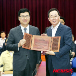 정만영 전북도 국제관계대사, 명예도민증 받아