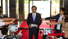 기자들 질문에 답하는 정의화 국회의장