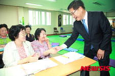 동구노인회관 찾은 권명호 동구청장