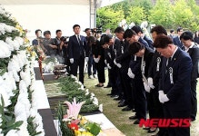 故 조남혁 경기도의원 영결식, 묵념하는 동료 의원들