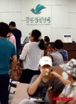 사람들로 북적이는 강동성심병원