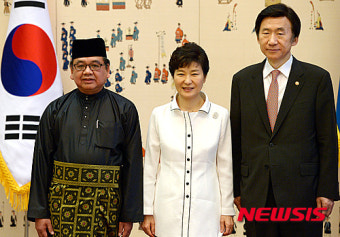 동남아·파라과이대사, 朴대통령에 신임장 제출