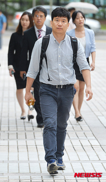 '불법 대북송금 사건' 유우성씨 국민참여재판 참석