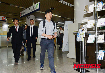 '불법 대북송금 사건' 유우성씨 국민참여재판 참석