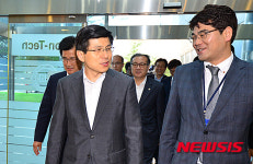 파이온텍 방문한 황교안 총리