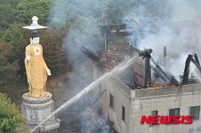 부처님 옆에서 불