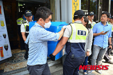 운반되는 압수수색품