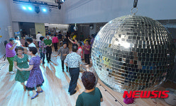 흥겨운 어르신들