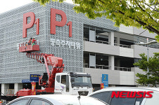 만성 주차난 인천공항에 들어서는 주차타워, 마무리 한창