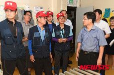 건의사항 듣는 김성환 구청장
