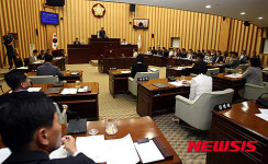 대형점포 입점 제한 조례 놓고 진통 광주서구의회