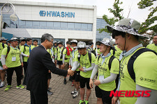 대구대 홍덕률 총장, 기업대장정 나선 학생 격려 눈길