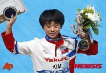 16살 북한 김국향, 세계수영선수권 여자 10m 다이빙 우승…사상 첫 금메달 안겨