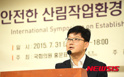 인사말하는 신원섭 청장