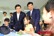 세종시민 황 총리, 이웃들과 소통
