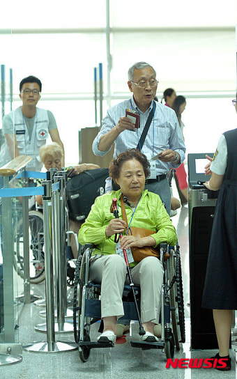 출국하는 사할린 동포 귀국자