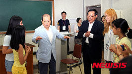2015여름방학 영어캠프 찾은  박홍섭 마포구청장