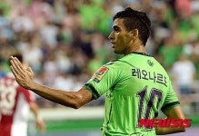 기쁨의 세레머니하는 전북 현대 레오나르도