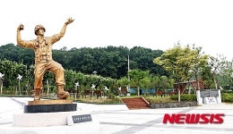 호국영웅 연제근 상사 동상과 공적비