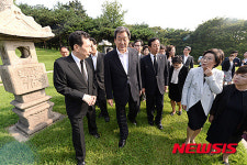 김무성 대표, 백범 김구선생 묘역 참배