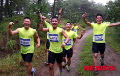 힘차게 달리는 육군3사관학교 생도들