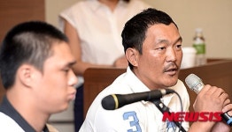 답변하는 송민수 장충고등학교 감독