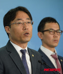 기자회견하는 김한규 서울지방변호사회 회장