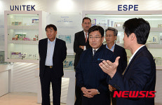 윤상직 장관, 한국3M 기술연구소 방문
