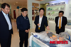 윤상직 장관, 한국3M 기술연구소 방문