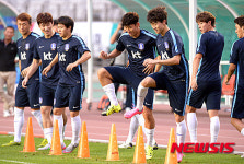 경기 하루 앞두고 가벼운 몸놀림