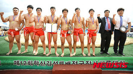 우승 차지한 여수공업고등학교 선수들