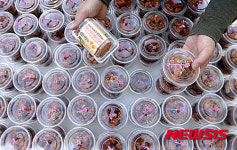 닭강정과 삶은 달걀 받아가세요