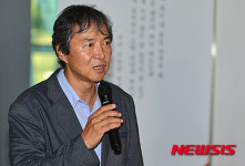 인사말하는 정병호 교수