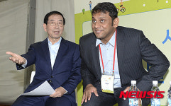 글로벌 기업대표 소개하는 박원순 서울시장