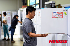 경기불황 속 리퍼브매장 찾는 소비자