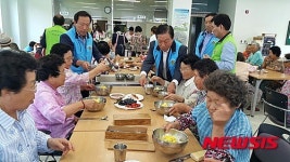 의령군 민주평통, 어르신 무료급식 봉사활동