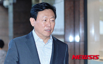 호텔롯데 공동 대표 선임된 신동빈 회장, 신동주 해임