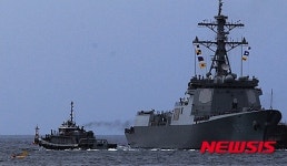 거대한 이지스함과 제주해군기지 반대 카약